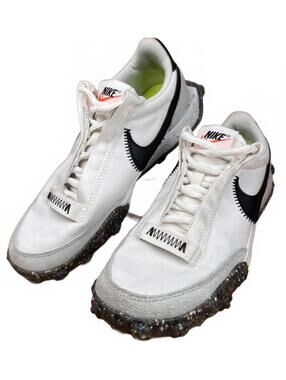 Nike Space Hippie 04 White Black Running Shoes Size 6.5